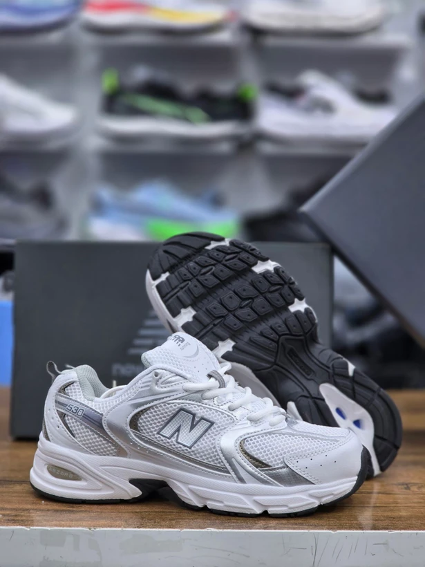 کتونی اسپرت / نیوبالانس ۵۳۰ / Newbalance 530 /پیاده رویی و روزمره/  سایز۳۷ الی ۴۵/ساخت ویتنام وارداتی/  فروش تکی و عمده/  ضمانت کیفیت کالا