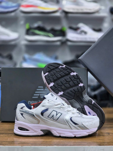 کتونی اسپرت / نیوبالانس ۵۳۰ / Newbalance 530 /پیاده رویی و روزمره/ سایز۳۷ الی ۴۵/ساخت ویتنام وارداتی/ فروش تکی و عمده/ ضمانت کیفیت کالا