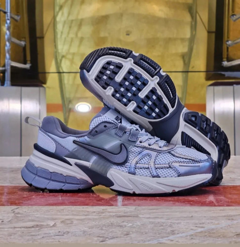 کتونی ست جذاب / نایک وی تو کی / Nike V2k Run /سایز 37الی۴۵ / ساخت ویتنام وارداتی / فروش تکی و عمده / ضمانت کیفیت کالا