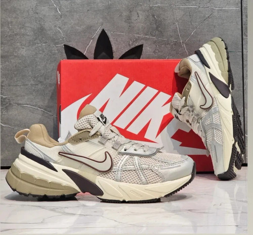 کتونی ست جذاب / نایک وی تو کی / Nike V2k Run /سایز 37الی۴۵ / ساخت ویتنام وارداتی / فروش تکی و عمده / ضمانت کیفیت کالا