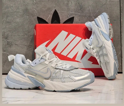 کتونی ست جذاب / نایک وی تو کی / Nike V2k Run /سایز 37الی۴۵ / ساخت ویتنام وارداتی / فروش تکی و عمده / ضمانت کیفیت کالا