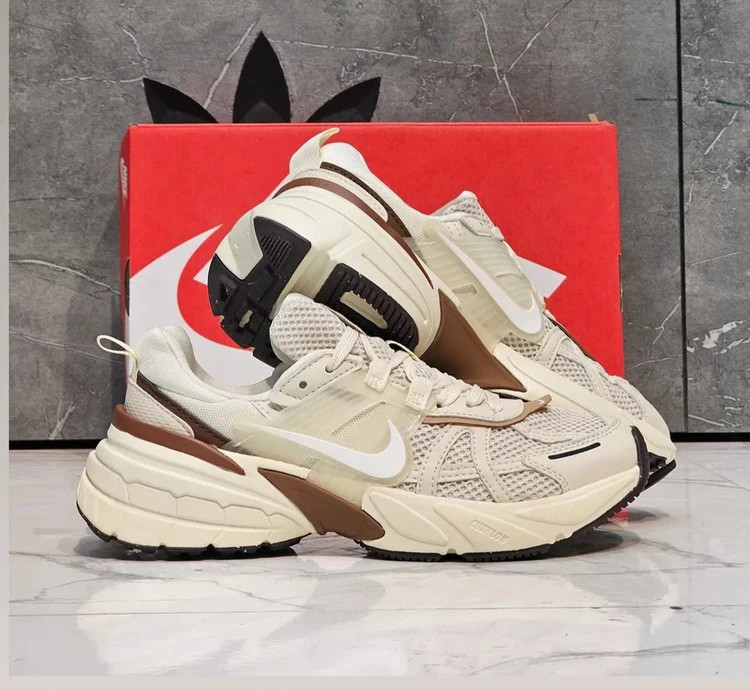 کتونی ست جذاب / نایک وی تو کی / Nike V2k Run /سایز 37الی۴۵ / ساخت ویتنام وارداتی / فروش تکی و عمده / ضمانت کیفیت کالا