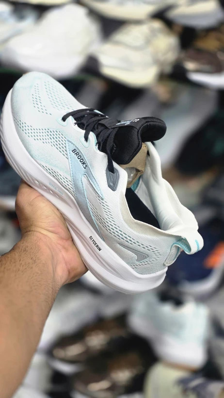 کتونی پیاده رویی و رانینگ / بروکس گلیسرین ۲۲ /BROOKS GLYCERIN 22/ساخت ویتنام وارداتی سایز ۳۸ تا ۴۵/ ضمانت کیفیت کالا فروش تکی و عمده