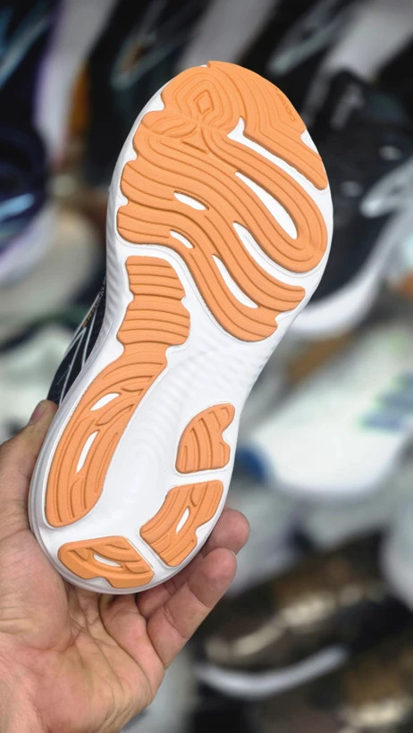 کتونی پیاده رویی و رانینگ / بروکس گلیسرین ۲۲ /BROOKS GLYCERIN 22/ساخت ویتنام وارداتی سایز ۳۸ تا ۴۵/ ضمانت کیفیت کالا فروش تکی و عمده