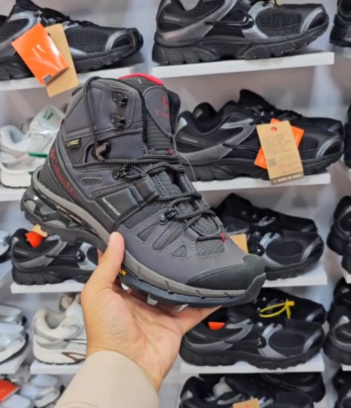 کلمبیا کوهنوردی ضدآب / Columbia Gore-Tex Waterproof /  ساخت ویتنام زیره ویبرام گورتکس /  سایز ۴۰ /  فروش عمده و تک