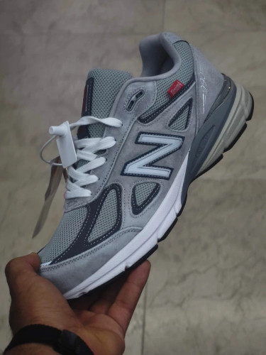 کتونی نیوبالانس ۹۹۰ وی ۶ / Newbalance 990 v6 / لیبل امریکایی / رانینگ و پیاده رویی / سایز ۴۰ الی ۴۵ / ضمانت کیفیت کالا / فروش تکی و عمده