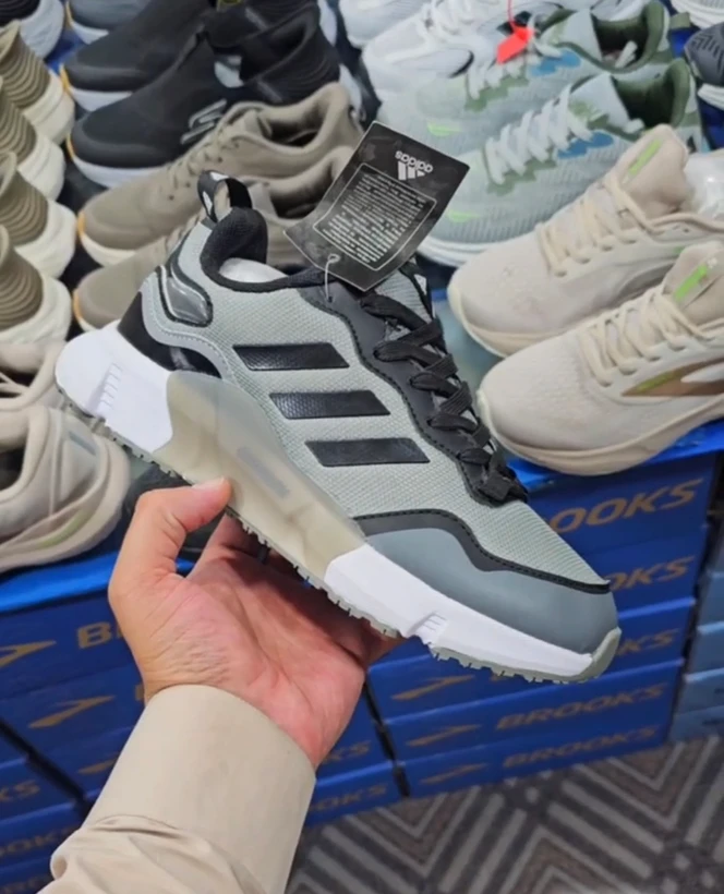 کتونی ادیداس / Adidas Clima / ساخت ویتنام وارداتی / سایز ۴۰  الی ۴۵ /  ضمانت کیفیت کالا / فروش به صورت تک و عمده