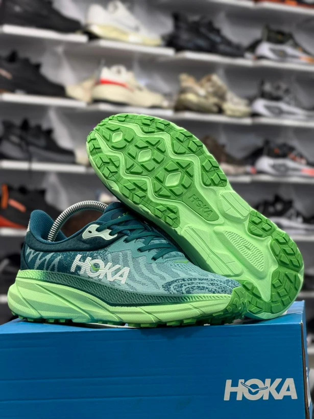 کتونی مسترکوالیتی درجه ۱ هوکا چلنجر آرت ۷ hoka challenger art 7، ساخت ویتنام وارداتی سایز ۴۰الی ۴۵ بالاترین کیفیت بازار ضمانت اصالت کالا
