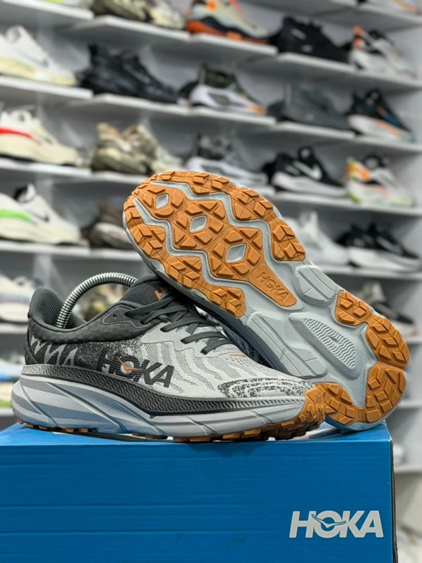 کتونی مسترکوالیتی درجه ۱ هوکا چلنجر آرت ۷ hoka challenger art 7، ساخت ویتنام وارداتی سایز ۴۰الی ۴۵ بالاترین کیفیت بازار ضمانت اصالت کالا