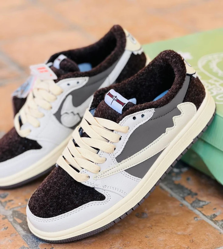 کتونی نایک ترویس لبوبو / Travis Scott × Labubu / ساخت ویتنام وارداتی / سایز ۳۷الی۴0 / فروش تکی و عمده / ضمانت اصالت کالا / بالاترین کیفیت درجه ۱