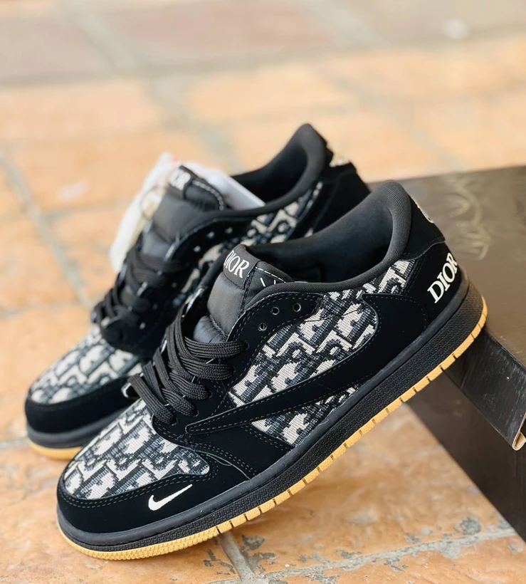 کتونی نایک ترویس لبوبو /  Travis Scott × Labubu / ساخت ویتنام وارداتی /  سایز ۳۷الی۴0 / فروش تکی و عمده / ضمانت اصالت کالا / بالاترین کیفیت درجه ۱