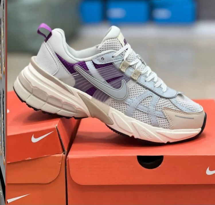 کتونی ست جذاب /  نایک وی تو کی /  Nike V2k Run /سایز40 الی۴۵ / ساخت ویتنام وارداتی /  فروش تکی و عمده / ضمانت کیفیت کالا