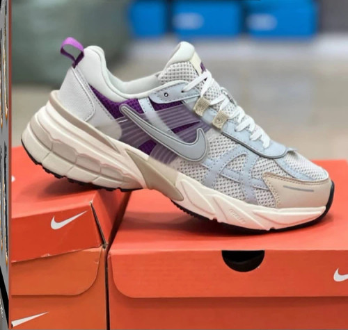 کتونی ست جذاب / نایک وی تو کی / Nike V2k Run /سایز40 الی۴۵ / ساخت ویتنام وارداتی / فروش تکی و عمده / ضمانت کیفیت کالا