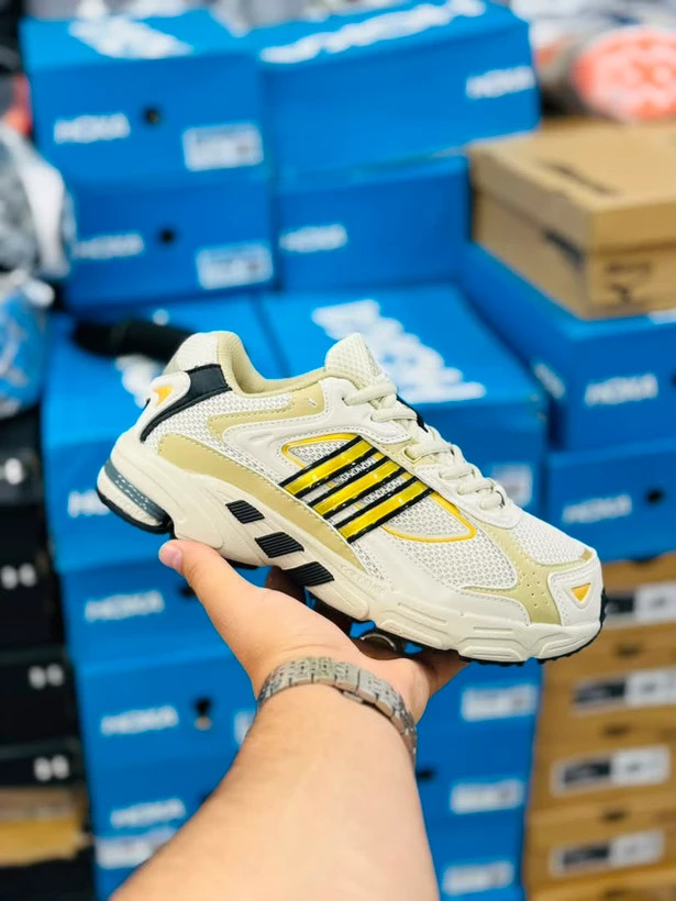 کتونی آدیداس فارماتون/ Adidas Pharmaton / وارداتی ساخت ویتنام / سایز ۴۰الی۴۵ / ضمانت اصالت کالا / بالاترین کیفیت مسترکوالیتی A / فروش تکی و عمده