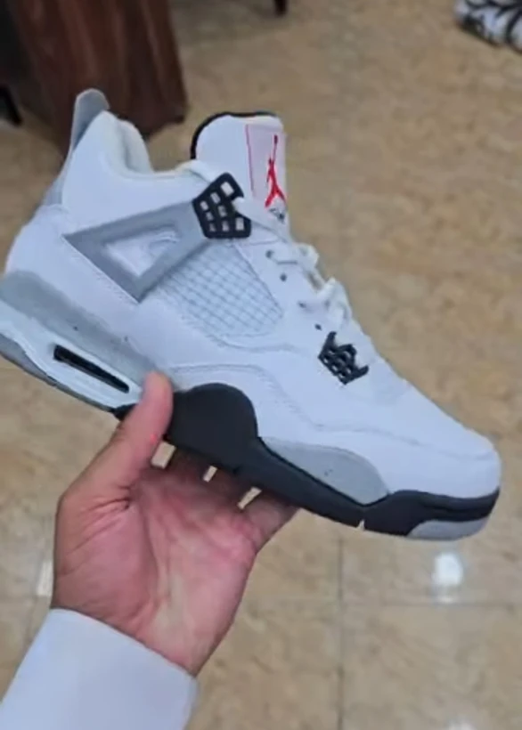 کتونی نایک ایر جردن 4 / Nike Air jordan 4 / ساخت ویتنام وارداتی / سایز ۴۳ الی ۴۷ / فروش عمده و تک / ضمانت کیفیت کالا