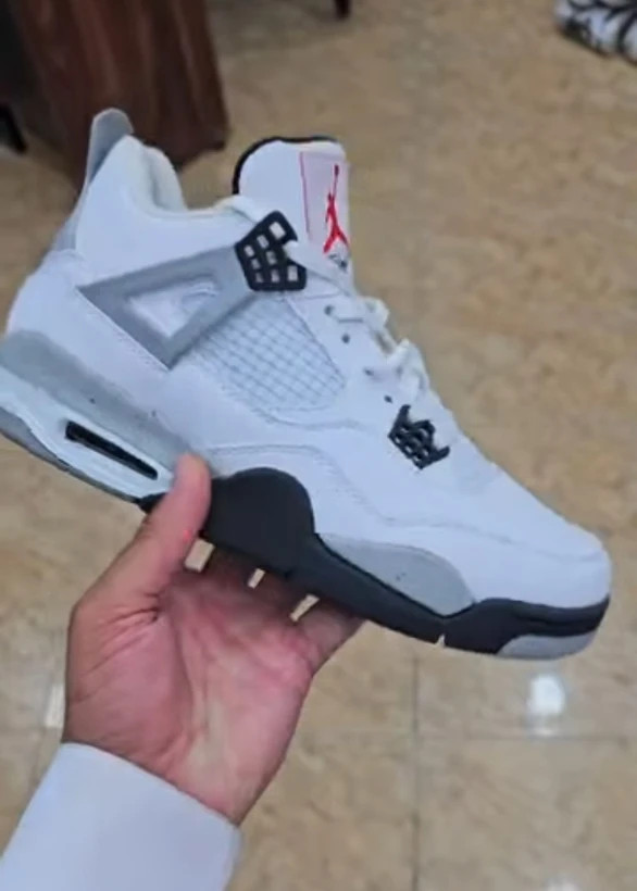 کتونی نایک ایر جردن 4 / Nike Air jordan 4 / ساخت ویتنام وارداتی / سایز ۴۳ الی ۴۷ / فروش عمده و تک / ضمانت کیفیت کالا