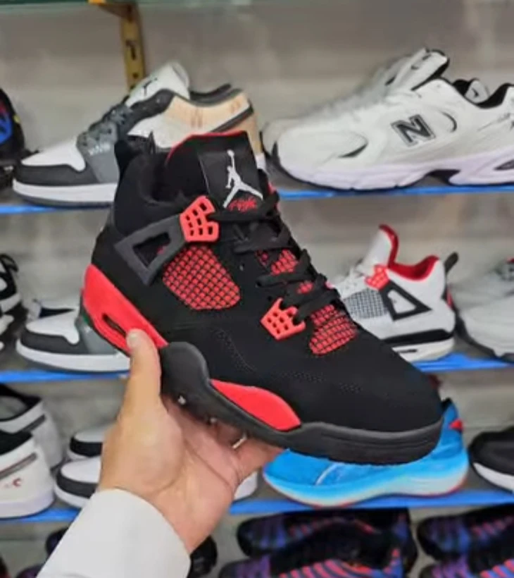 کتونی نایک ایر جردن 4 / Nike Air jordan 4 / ساخت ویتنام وارداتی / سایز ۴۳ الی ۴۷ / فروش عمده و تک / ضمانت کیفیت کالا