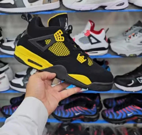 کتونی نایک ایر جردن 4 / Nike Air jordan 4 / ساخت ویتنام وارداتی / سایز ۴۳ الی ۴۷ / فروش عمده و تک / ضمانت کیفیت کالا