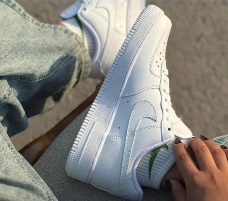 کتونی زنانه و مردانه نایک ایرفورس / Nike Air force vietnam /مستر کوالیتی درجه ۱ رنگ سفید و مشکی کلاسیک/ساخت ویتنام وارداتی/ رویه چرم سایز۳۶  الی ۴۵/فروش تکی و عمده/ضمانت کیفیت کالا