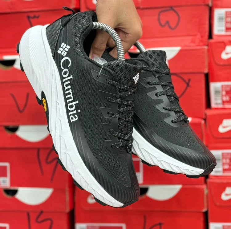کتونی مسترکوالیتی کلمبیا /Columbia GORE-TEX Vietnam/سایز ۴۰ الی ۴۵ / ساخت ویتنام وارداتی / زیره ویبرام رویه گورتکس / ضمانت کیفیت کالا