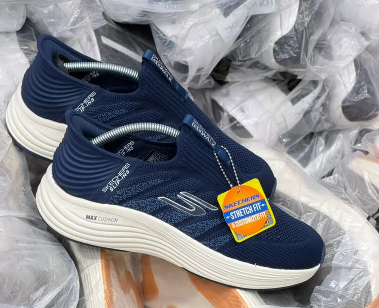 کتونی اسکیچرز اسلیپ اینزگو والک/Skechers GOwalk Slip-ins/ساخت ویتنام وارداتی فروش عمده و تک/سایز ۴۰ تا۴۵ ضمانت کیفیت کالا