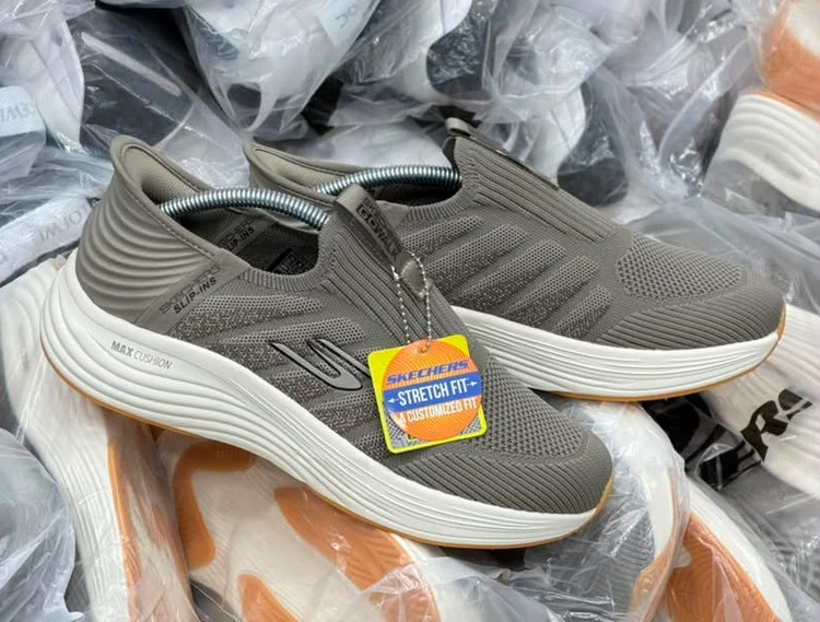 کتونی اسکیچرز اسلیپ اینزگو والک/Skechers GOwalk Slip-ins/ساخت ویتنام وارداتی فروش عمده و تک/سایز ۴۰ تا۴۵ ضمانت کیفیت کالا