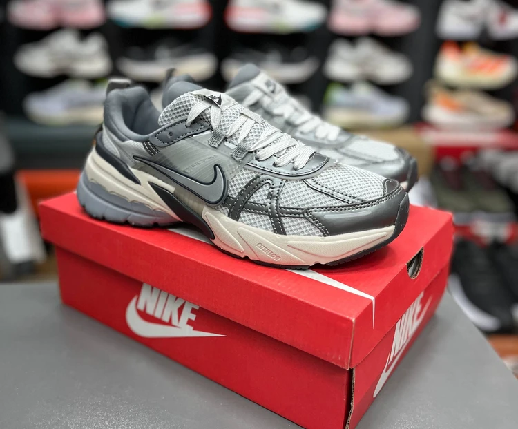 کتونی ست جذاب /  نایک وی تو کی /  Nike V2k Run /سایز 37الی۴۵ / ساخت ویتنام وارداتی /  فروش تکی و عمده / ضمانت کیفیت کالا