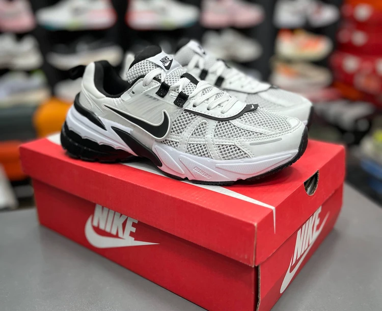 کتونی ست جذاب /  نایک وی تو کی /  Nike V2k Run /سایز 37الی۴۵ / ساخت ویتنام وارداتی /  فروش تکی و عمده / ضمانت کیفیت کالا