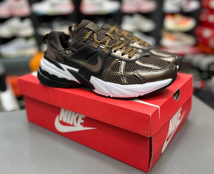 کتونی ست جذاب / نایک وی تو کی / Nike V2k Run /سایز 37الی۴۵ / ساخت ویتنام وارداتی / فروش تکی و عمده / ضمانت کیفیت کالا