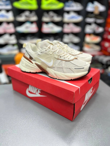 کتونی ست جذاب / نایک وی تو کی / Nike V2k Run /سایز 37الی۴۵ / ساخت ویتنام وارداتی / فروش تکی و عمده / ضمانت کیفیت کالا