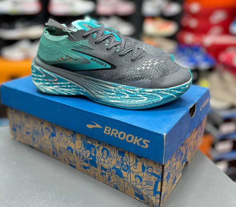 کتونی بروکس هایپریون مکس الیت ۴ /  Brooks Hyperion Elite 4 / وارداتی ساخت ویتنام / سایز ۴۰ الی۴۵ /  فروش تکی و عمده / ضمانت کیفیت کالا