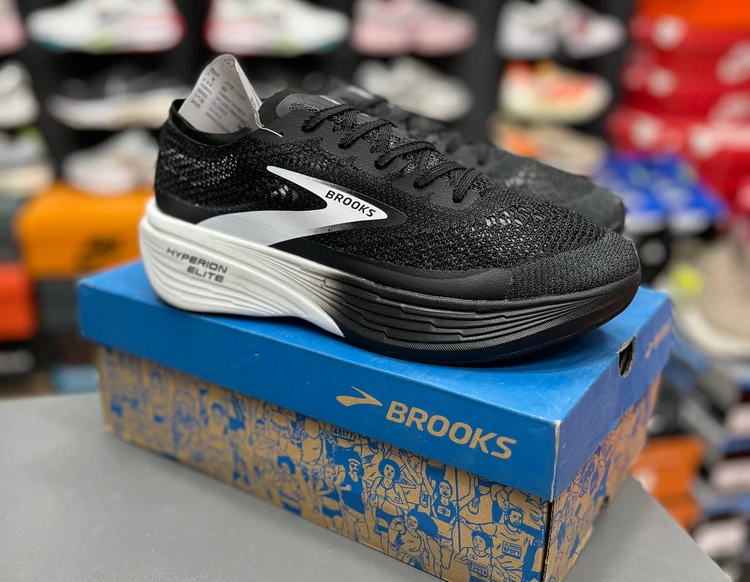 کتونی بروکس هایپریون مکس الیت ۴ /  Brooks Hyperion Elite 4 / وارداتی ساخت ویتنام / سایز ۴۰ الی۴۵ /  فروش تکی و عمده / ضمانت کیفیت کالا