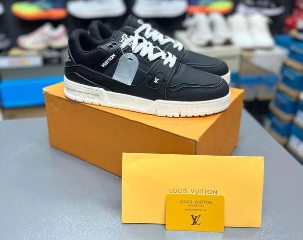 کتونی لویی ویتون الوی ترینرلو مسترکوالیتیLouis Vuitton LV Trainer Low ساخت ویتنام وارداتی سایز۴۰ الی ۴۵فروش تکی و عمده ضمانت کیفیت کالا