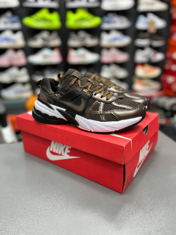 کتونی ست جذاب / نایک وی تو کی / Nike V2k Run /سایز 39 / ساخت ویتنام وارداتی / فروش تکی و عمده / ضمانت کیفیت کالا