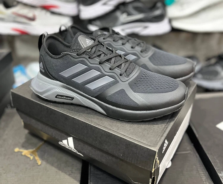 کتونی آدیداس کلود فوم / Adidas Cloudfoam/ ساخت ویتنام وارداتی/  تریل رانینگ / سایز ۴۳ الی ۴۸ / فروش تکی و عمده / ضمانت اصالت کالا / بالاترین کیفیت درجه ۱