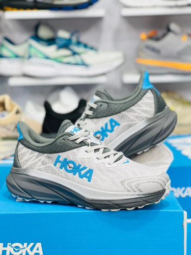 کتونی مسترکوالیتی درجه ۱ / هوکا چلنجر آرت ۷ / hoka challenger art 7/ ساخت ویتنام وارداتی / سایز ۴۲ / بالاترین کیفیت بازار ضمانت اصالت کالا