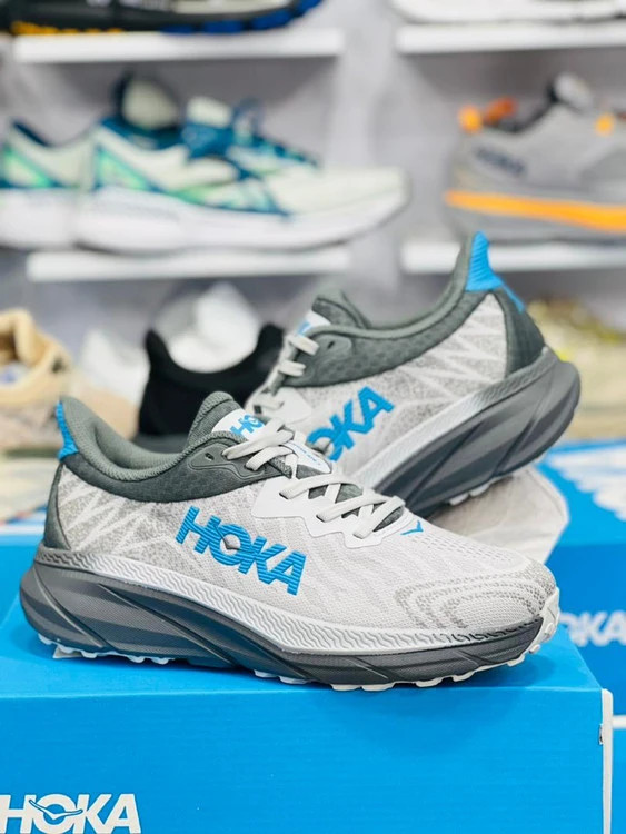 کتونی مسترکوالیتی درجه ۱ / هوکا چلنجر آرت ۷ / hoka challenger art 7/ ساخت ویتنام وارداتی / سایز ۴۲ / بالاترین کیفیت بازار ضمانت اصالت کالا