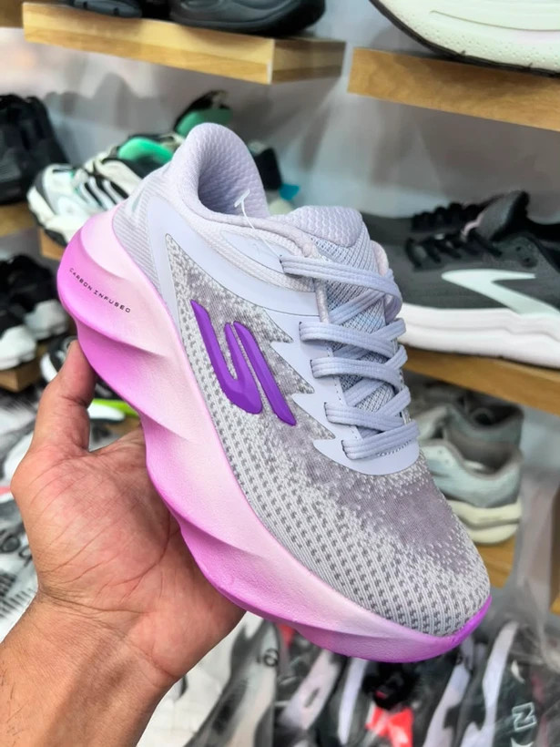 کتونی مسترکوالیتی اسکیچرز هایپر برست کربن / skechers Hyper Burst carbon / ساخت ویتنام وارداتی / سایز ۳۶ الی ۴۰ / فروش تکی و عمده / ضمانت کیفیت کالا