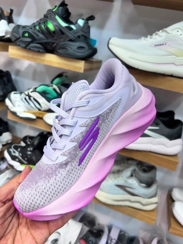 کتونی مسترکوالیتی اسکیچرز هایپر برست کربن / skechers Hyper Burst carbon / ساخت ویتنام وارداتی / سایز ۳۶ الی ۴۰ / فروش تکی و عمده / ضمانت کیفیت کالا