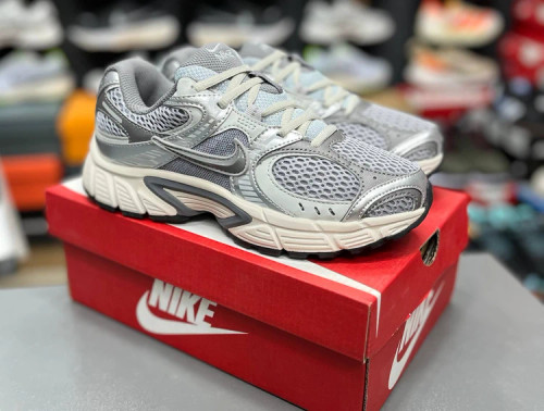 کتونی نایک وی فایو کی Nike v5k run / ساخت ویتنام وارداتی سایز 37 الی 40/ضمانت کیفیت کالا/فروش تکی و عمده