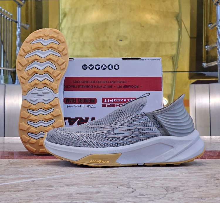 کتونی اسکیچرز اسلیپ اینزگو والک/Skechers GOwalk Slip-ins/ساخت ویتنام وارداتی فروش عمده و تک/سایز ۴۰ تا۴۵ ضمانت کیفیت کالا