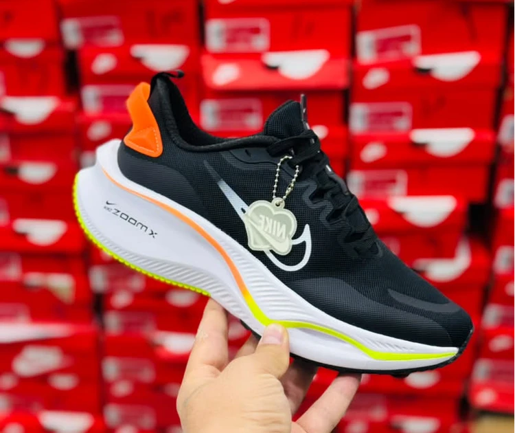 کتونی نایک لبخندی زوم ایکس / Nike Zoom X / ساخت ویتنام وارداتی / سایز۴۰ الی ۴۵ / فروش تکی و عمده /  ضمانت کیفیت کالا