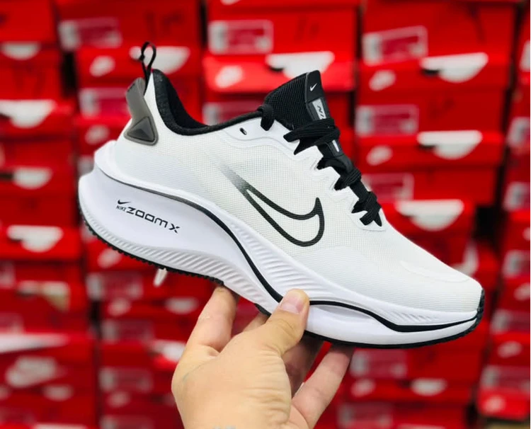 کتونی نایک لبخندی زوم ایکس / Nike Zoom X / ساخت ویتنام وارداتی / سایز۴۰ الی ۴۵ / فروش تکی و عمده /  ضمانت کیفیت کالا