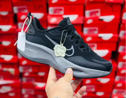 کتونی نایک لبخندی زوم ایکس / Nike Zoom X / ساخت ویتنام وارداتی / سایز۴۰ الی ۴۵ / فروش تکی و عمده / ضمانت کیفیت کالا