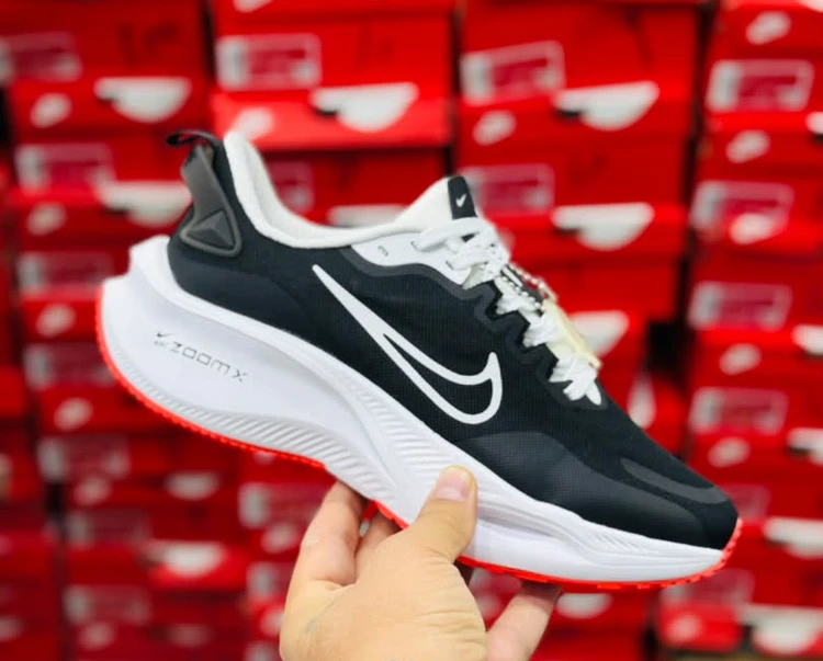 کتونی نایک لبخندی زوم ایکس / Nike Zoom X / ساخت ویتنام وارداتی / سایز۴۰ الی ۴۵ / فروش تکی و عمده /  ضمانت کیفیت کالا