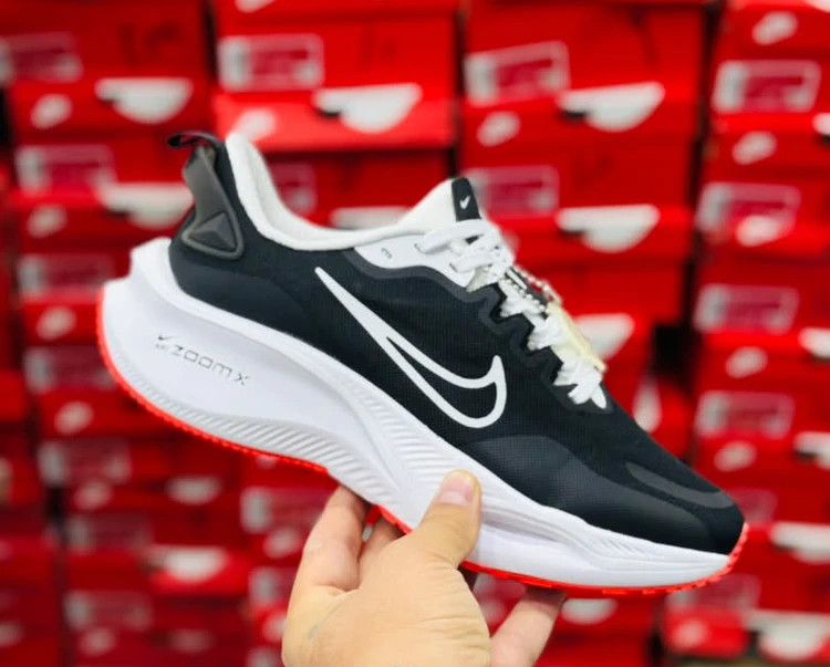 کتونی نایک لبخندی زوم ایکس / Nike Zoom X / ساخت ویتنام وارداتی / سایز۴۰ الی ۴۵ / فروش تکی و عمده / ضمانت کیفیت کالا
