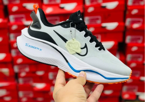 کتونی نایک لبخندی زوم ایکس / Nike Zoom X / ساخت ویتنام وارداتی / سایز۴۰ الی ۴۵ / فروش تکی و عمده / ضمانت کیفیت کالا