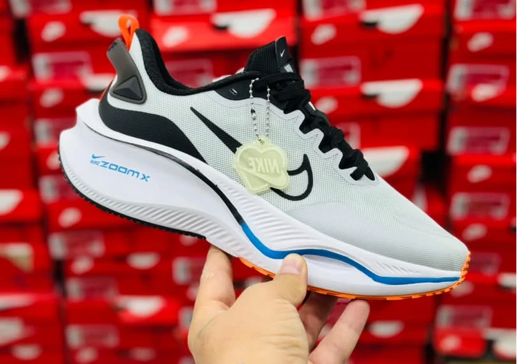 کتونی نایک لبخندی زوم ایکس / Nike Zoom X / ساخت ویتنام وارداتی / سایز۴۰ الی ۴۵ / فروش تکی و عمده / ضمانت کیفیت کالا