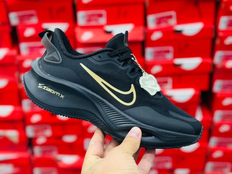 کتونی نایک لبخندی زوم ایکس / Nike Zoom X / ساخت ویتنام وارداتی / سایز۴۰ الی ۴۵ / فروش تکی و عمده /  ضمانت کیفیت کالا