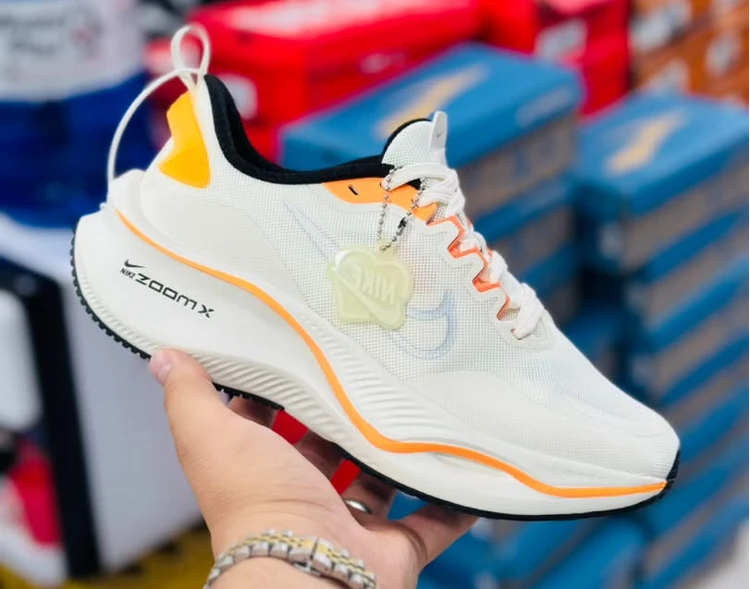 کتونی نایک لبخندی زوم ایکس / Nike Zoom X / ساخت ویتنام وارداتی / سایز ۳۷ الی ۴۰ / فروش تکی و عمده /  ضمانت کیفیت کالا